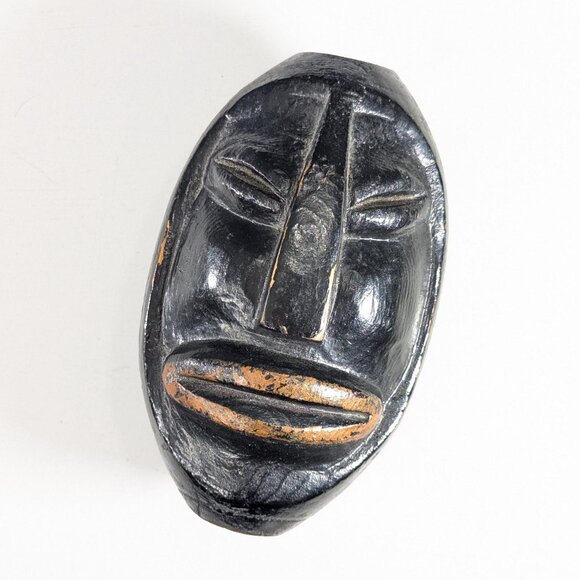 Hand carved wooden face bead signed Wally 68, vintage Folk Art - Picture 7 of 9